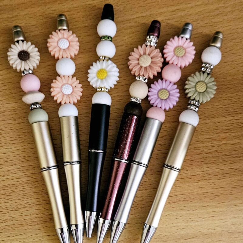 Black and White Daisy Pen - Image 3